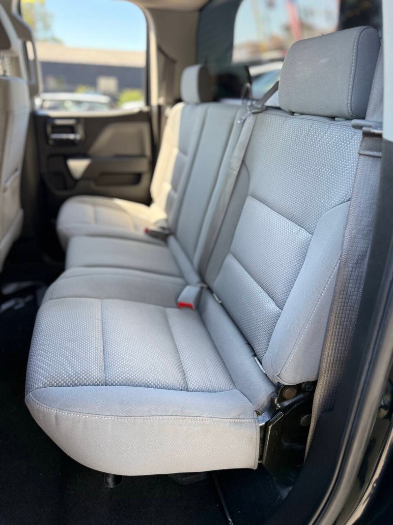 Chevrolet Silverado 1500 Vehicle Full-screen Gallery Image 16