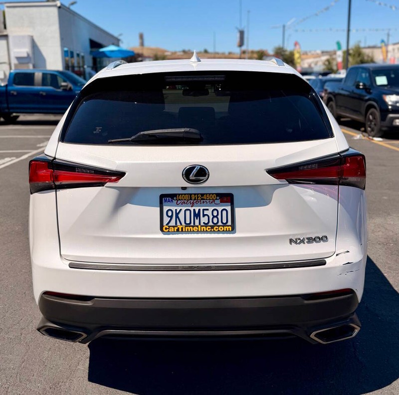 Lexus NX Vehicle Full-screen Gallery Image 07