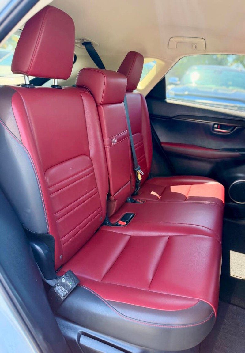 Lexus NX Vehicle Full-screen Gallery Image 15