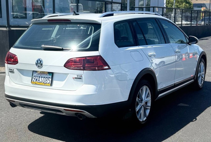 Volkswagen Golf Alltrack Vehicle Full-screen Gallery Image 06