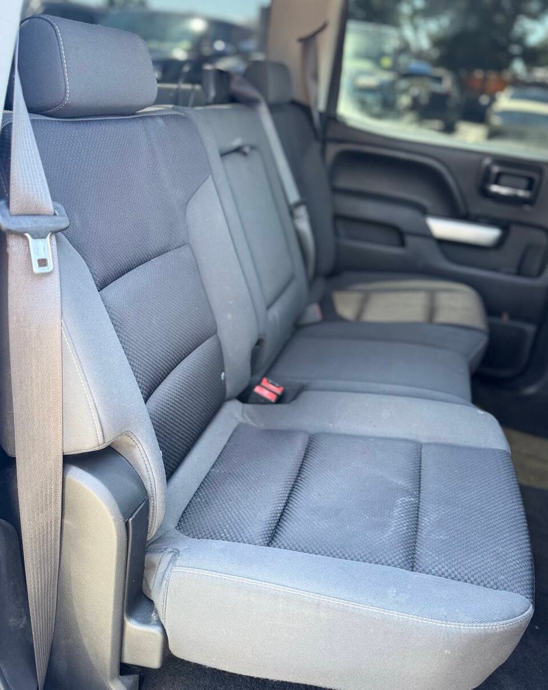 Chevrolet Silverado 1500 Vehicle Full-screen Gallery Image 14