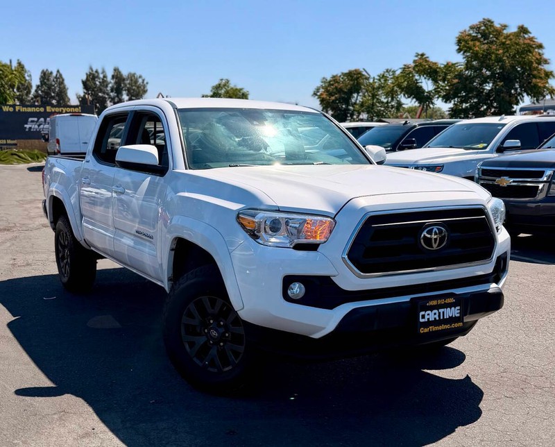 Toyota Tacoma 2WD Vehicle Full-screen Gallery Image 02