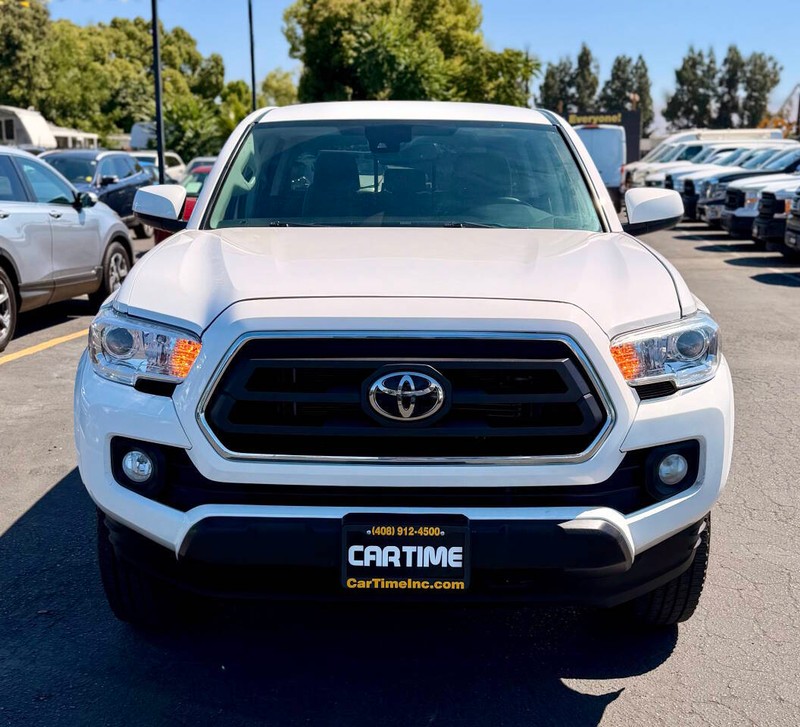 Toyota Tacoma 2WD Vehicle Full-screen Gallery Image 03