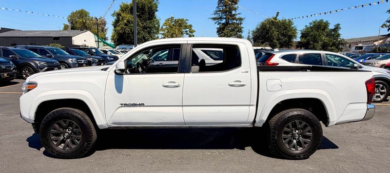 Toyota Tacoma 2WD Vehicle Full-screen Gallery Image 04