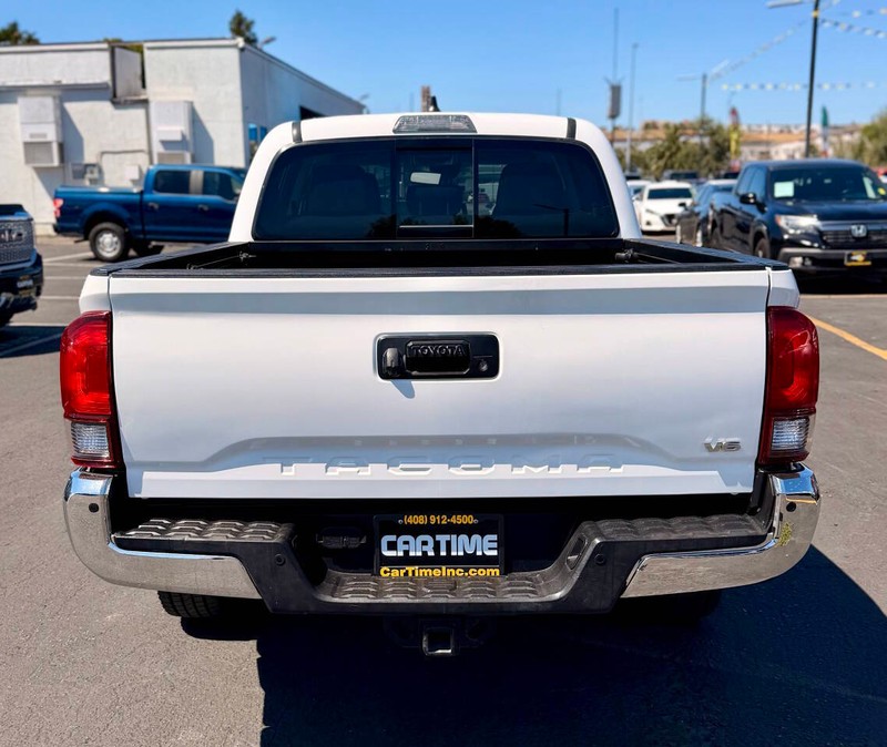 Toyota Tacoma 2WD Vehicle Full-screen Gallery Image 06