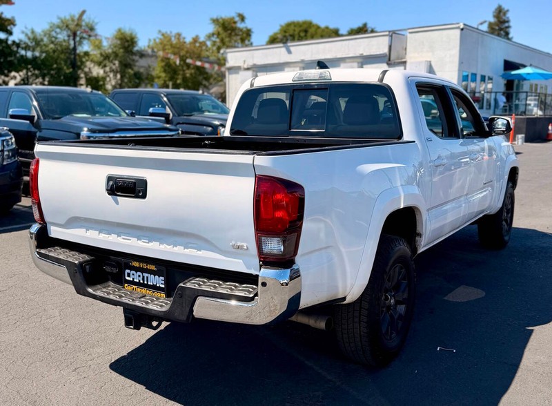 Toyota Tacoma 2WD Vehicle Full-screen Gallery Image 07