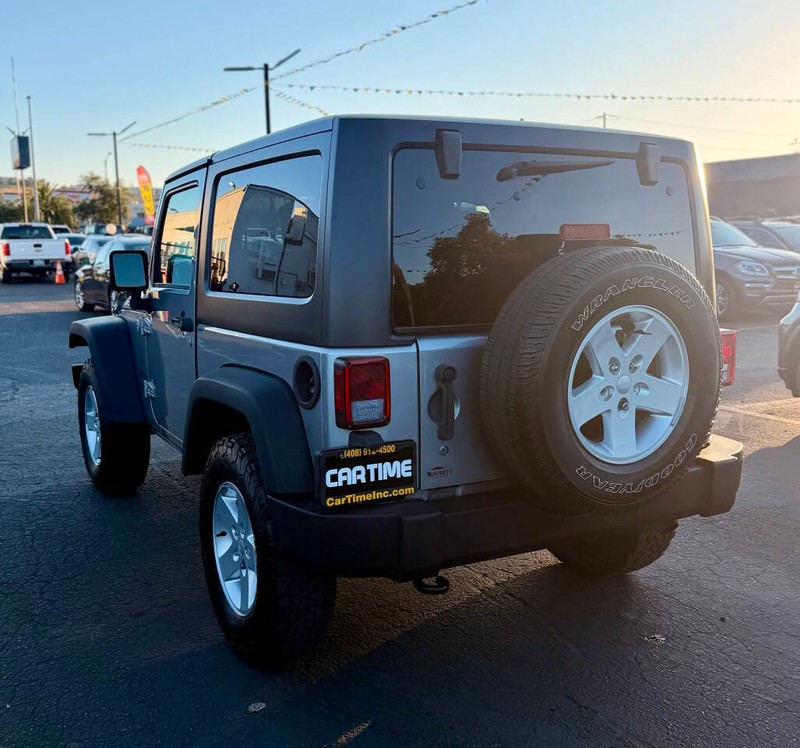 Jeep Wrangler JK Vehicle Full-screen Gallery Image 06