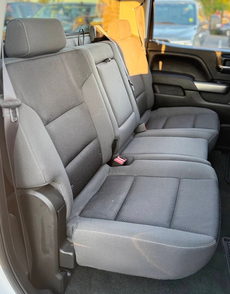 Chevrolet Silverado 1500 Vehicle Full-screen Gallery Image 15