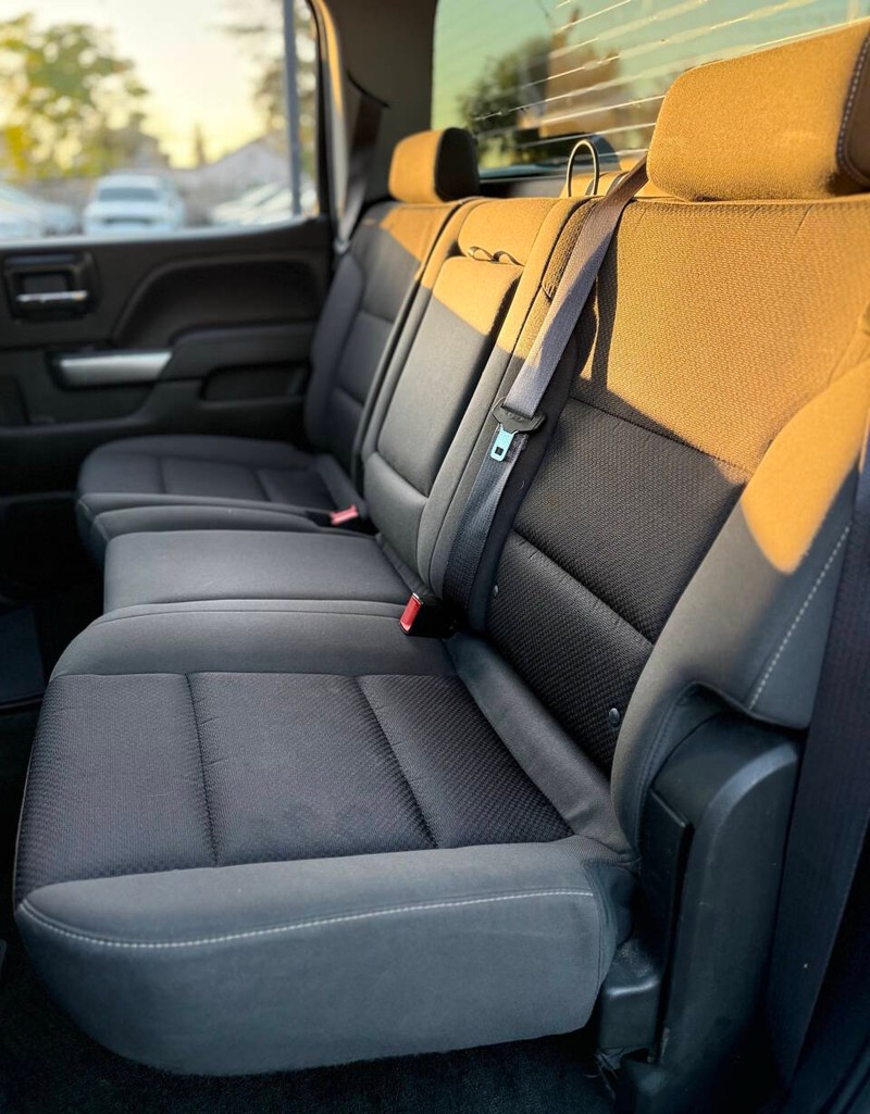 Chevrolet Silverado 1500 Vehicle Full-screen Gallery Image 16