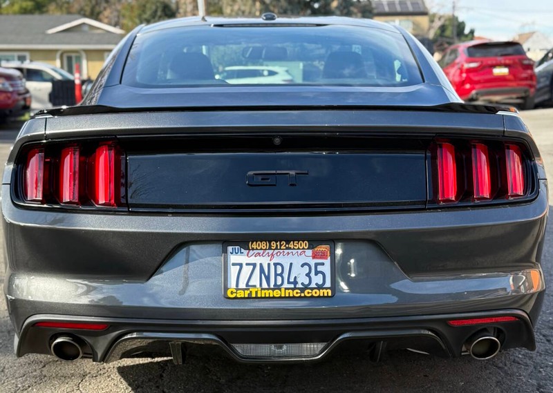 Ford Mustang Vehicle Full-screen Gallery Image 07