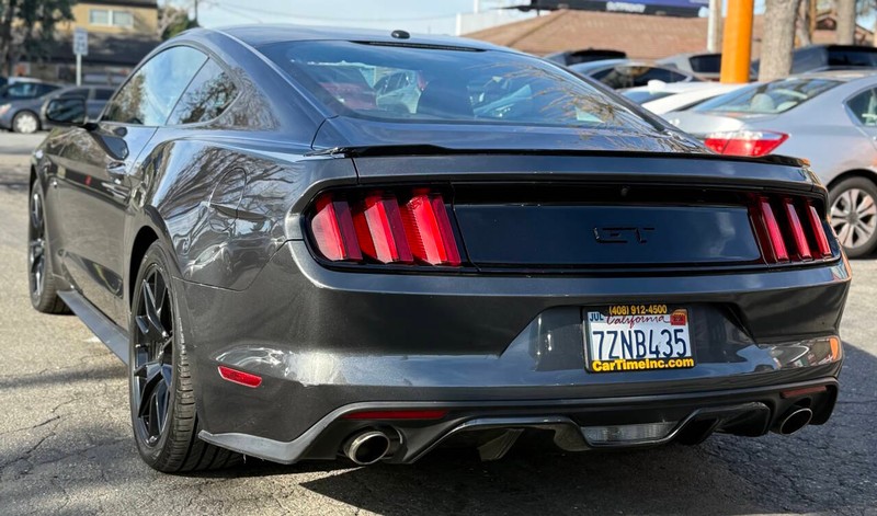Ford Mustang Vehicle Full-screen Gallery Image 08