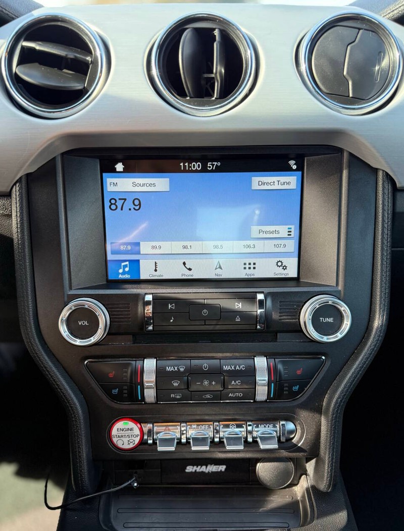 Ford Mustang Vehicle Full-screen Gallery Image 11