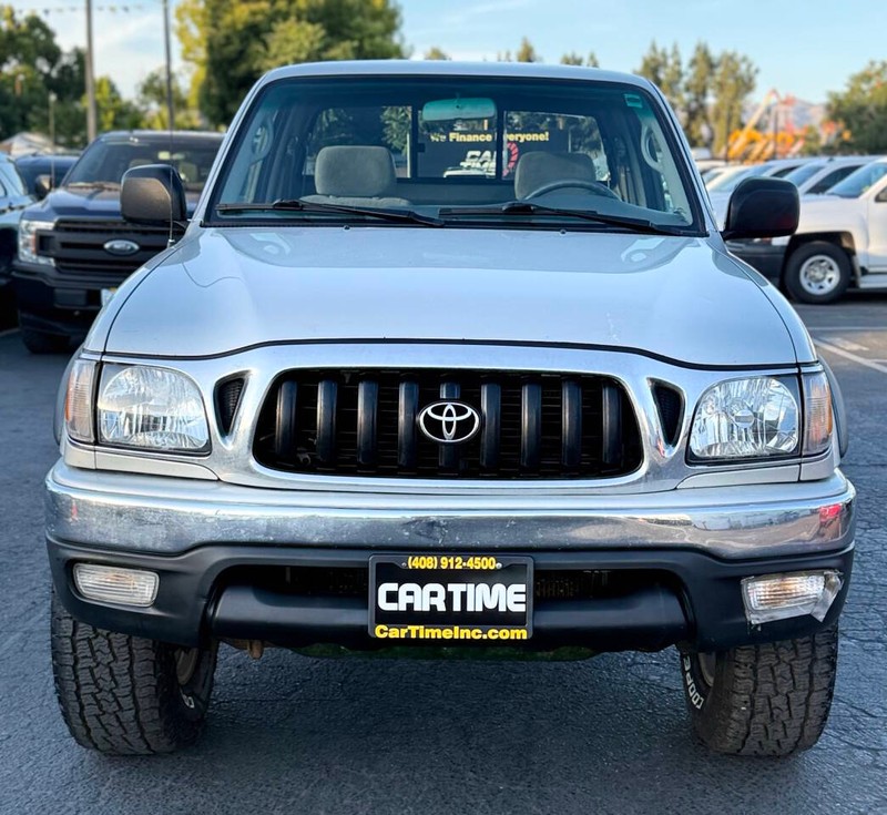Toyota Tacoma Vehicle Full-screen Gallery Image 03