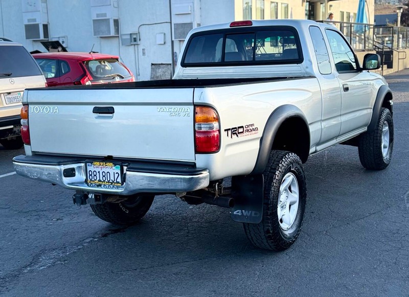 Toyota Tacoma Vehicle Full-screen Gallery Image 07