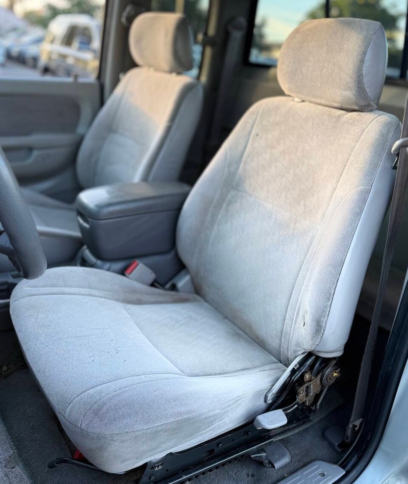 Toyota Tacoma Vehicle Full-screen Gallery Image 12