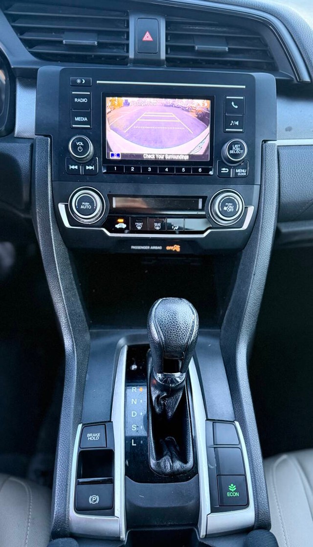 Honda Civic Sedan Vehicle Full-screen Gallery Image 11