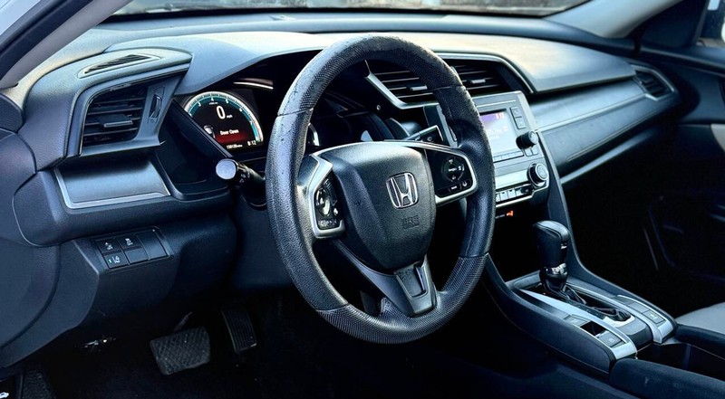 Honda Civic Sedan Vehicle Full-screen Gallery Image 09