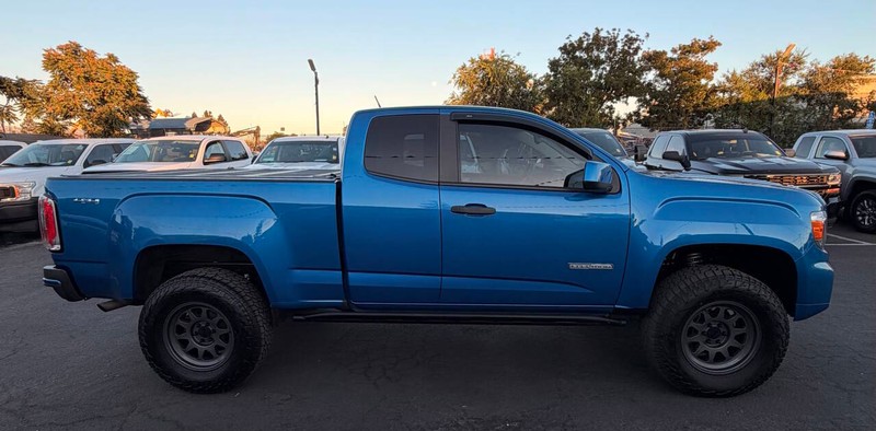 GMC Canyon Vehicle Full-screen Gallery Image 04