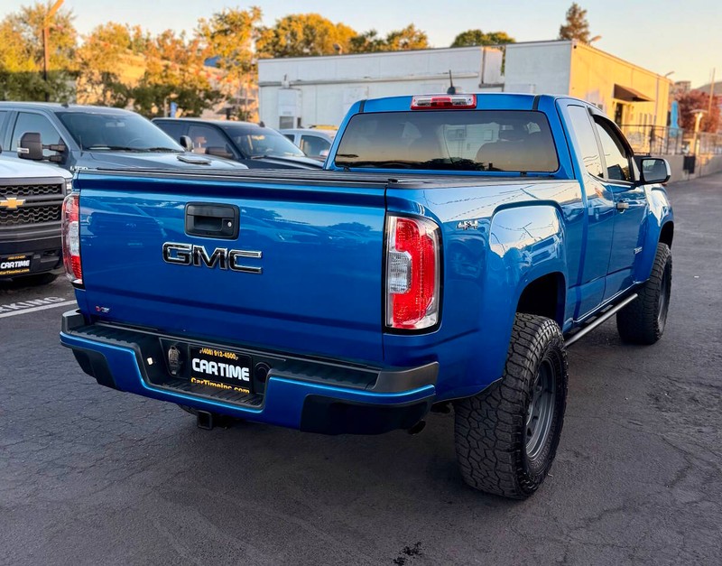 GMC Canyon Vehicle Full-screen Gallery Image 07