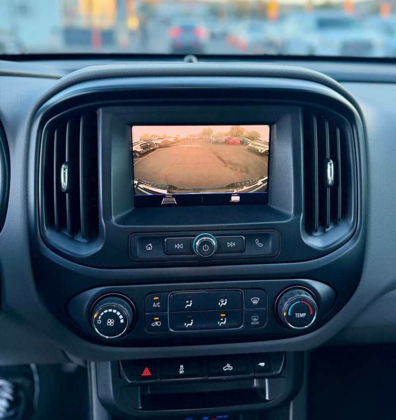 GMC Canyon Vehicle Full-screen Gallery Image 11