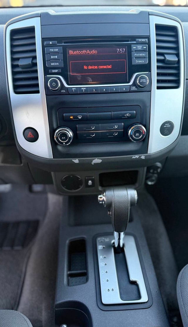 Nissan Frontier Vehicle Full-screen Gallery Image 11
