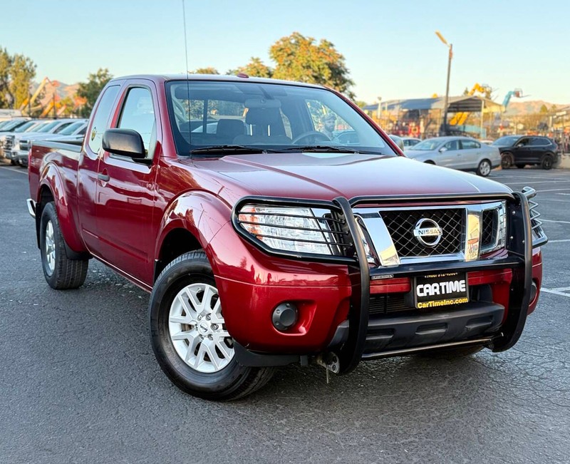 Nissan Frontier Vehicle Full-screen Gallery Image 02