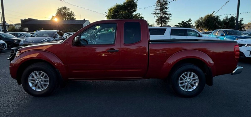 Nissan Frontier Vehicle Full-screen Gallery Image 04