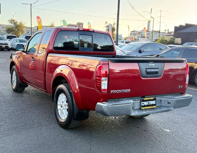 Nissan Frontier Vehicle Full-screen Gallery Image 09
