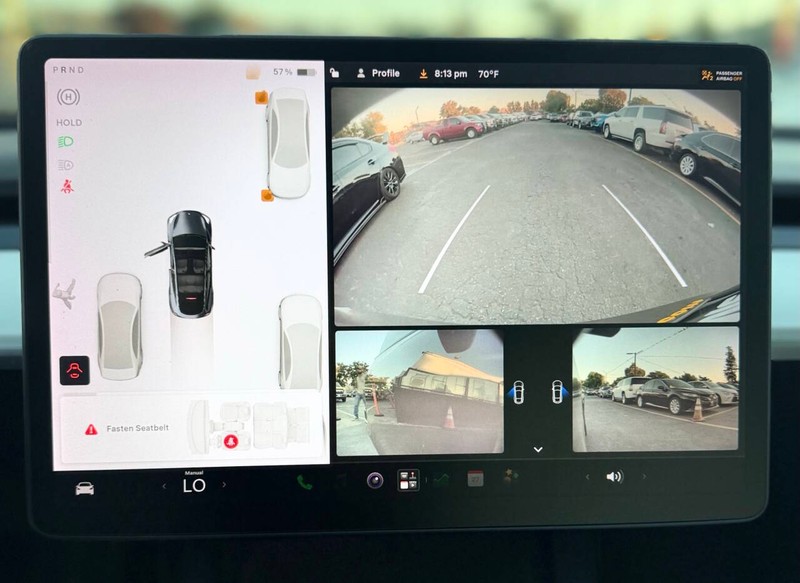 Tesla Model Y Vehicle Full-screen Gallery Image 11