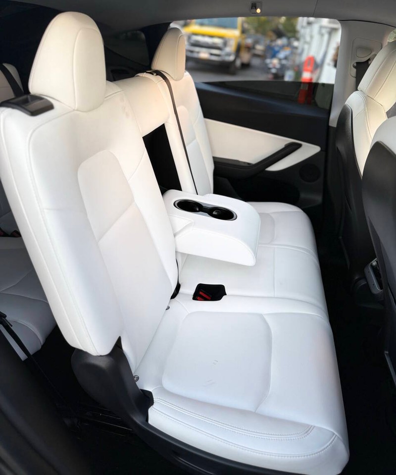 Tesla Model Y Vehicle Full-screen Gallery Image 14