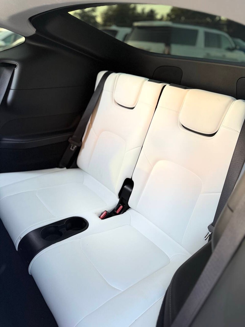 Tesla Model Y Vehicle Full-screen Gallery Image 16