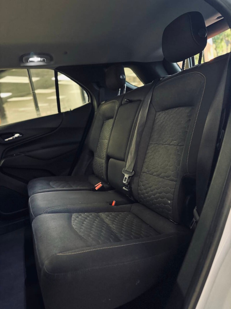 Chevrolet Equinox Vehicle Full-screen Gallery Image 14