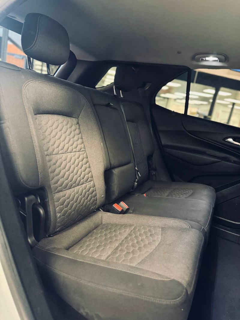Chevrolet Equinox Vehicle Full-screen Gallery Image 15
