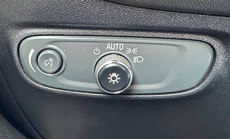 Chevrolet Equinox Vehicle Full-screen Gallery Image 15