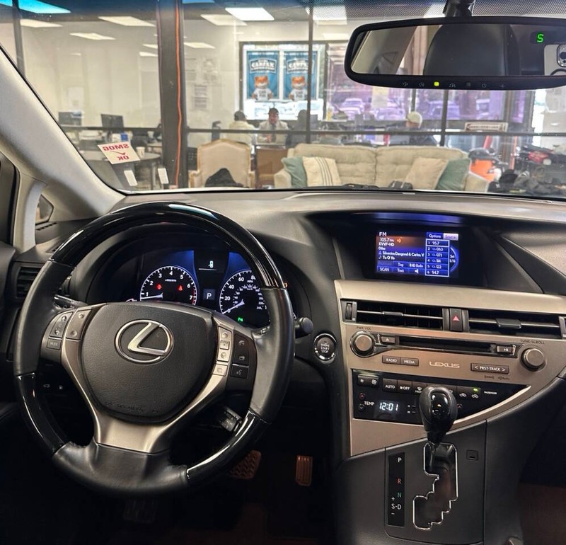 Lexus RX 350 Vehicle Full-screen Gallery Image 10