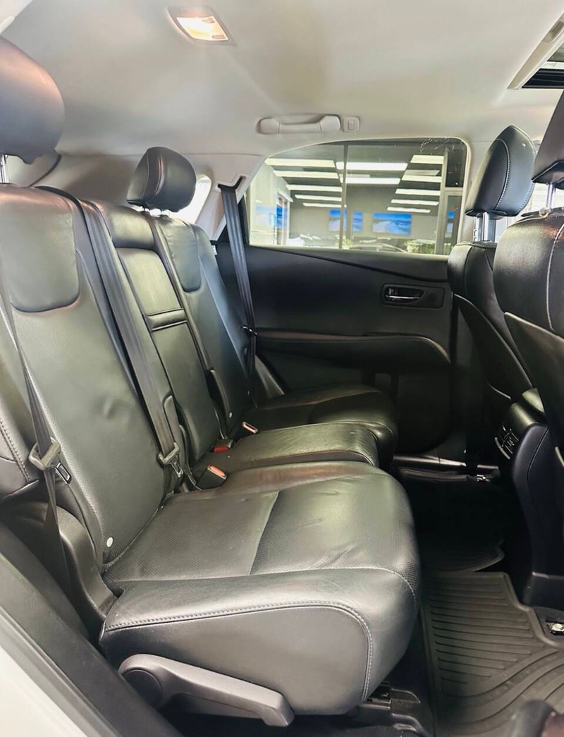Lexus RX 350 Vehicle Full-screen Gallery Image 13