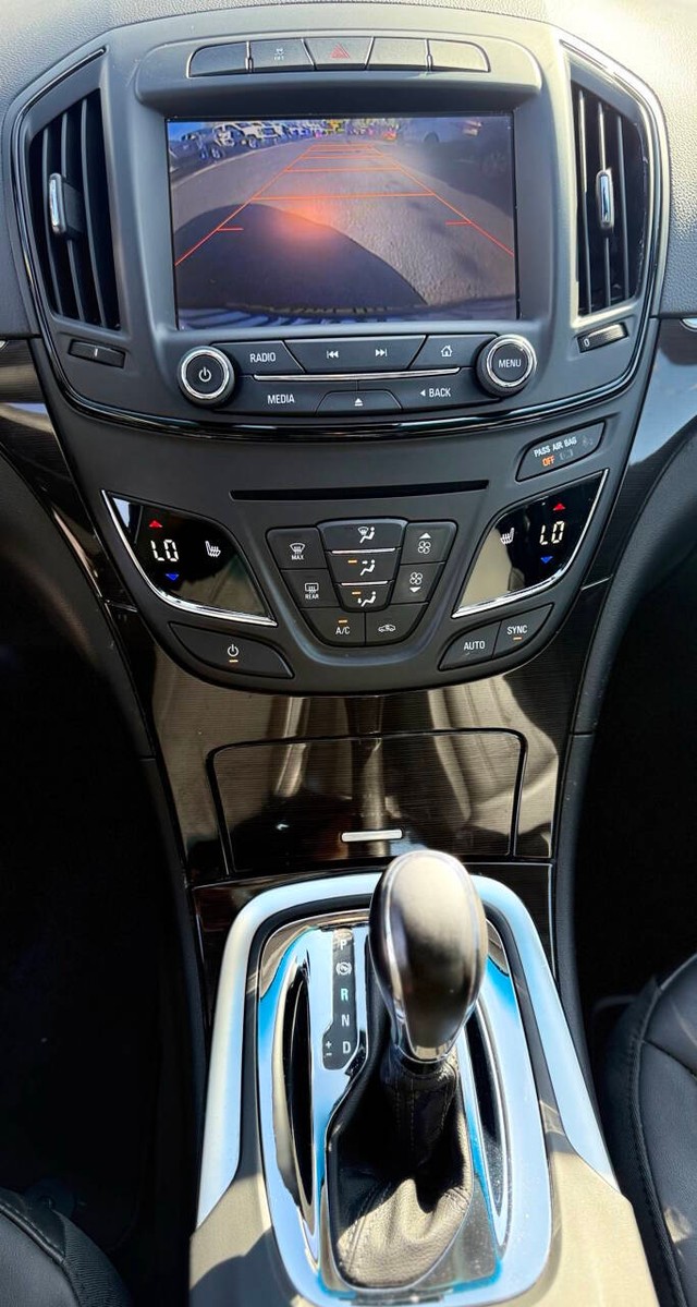 Buick Regal Vehicle Full-screen Gallery Image 11