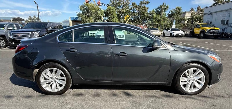 Buick Regal Vehicle Full-screen Gallery Image 05