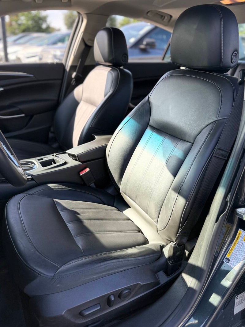 Buick Regal Vehicle Full-screen Gallery Image 12
