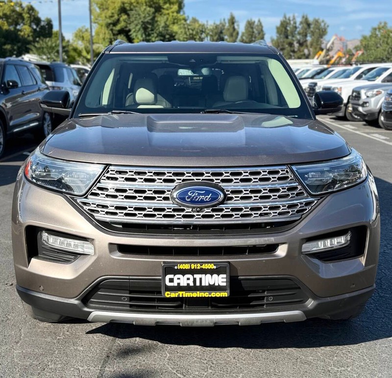 Ford Explorer Vehicle Full-screen Gallery Image 02