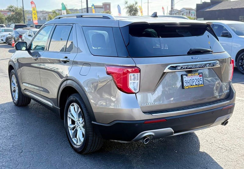 Ford Explorer Vehicle Full-screen Gallery Image 09