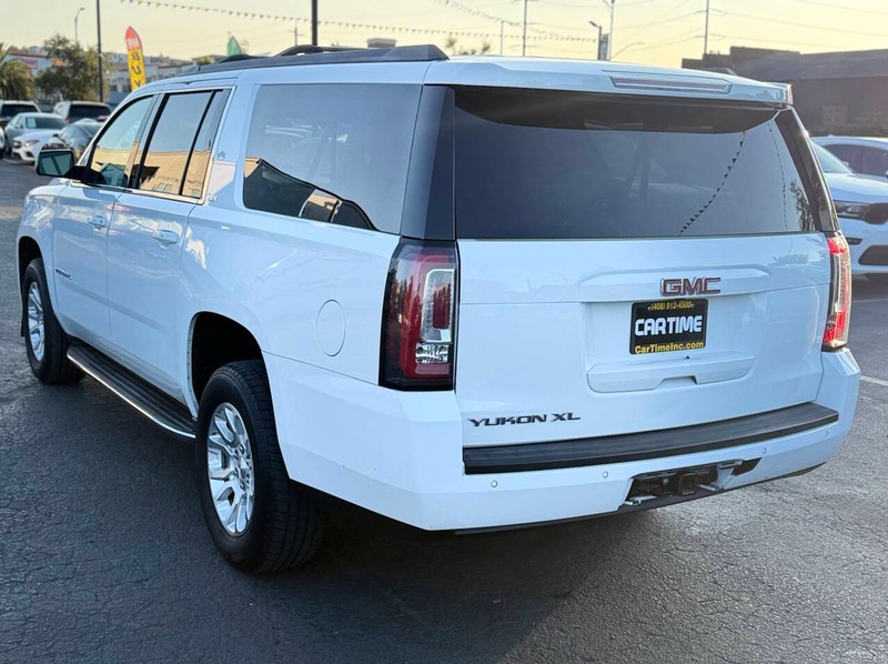 GMC Yukon XL Vehicle Full-screen Gallery Image 08