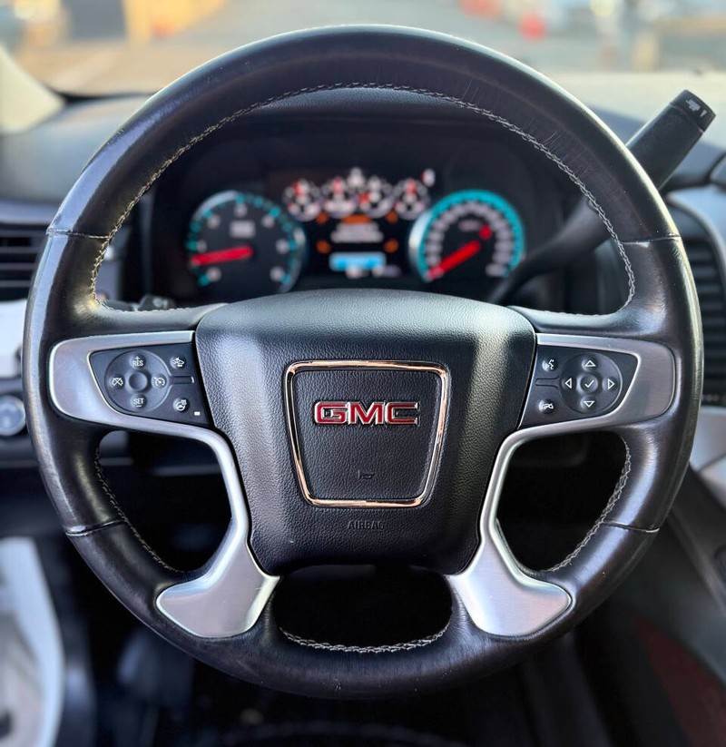GMC Yukon XL Vehicle Full-screen Gallery Image 10