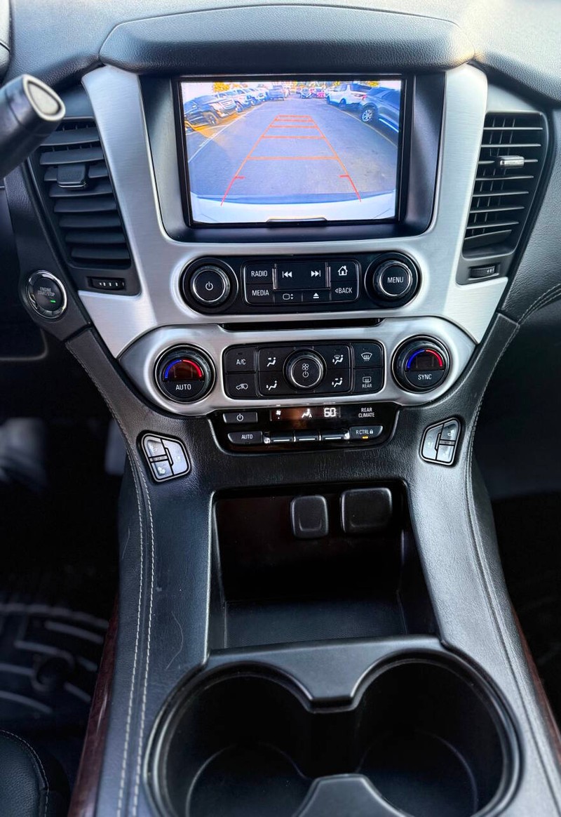 GMC Yukon XL Vehicle Full-screen Gallery Image 11