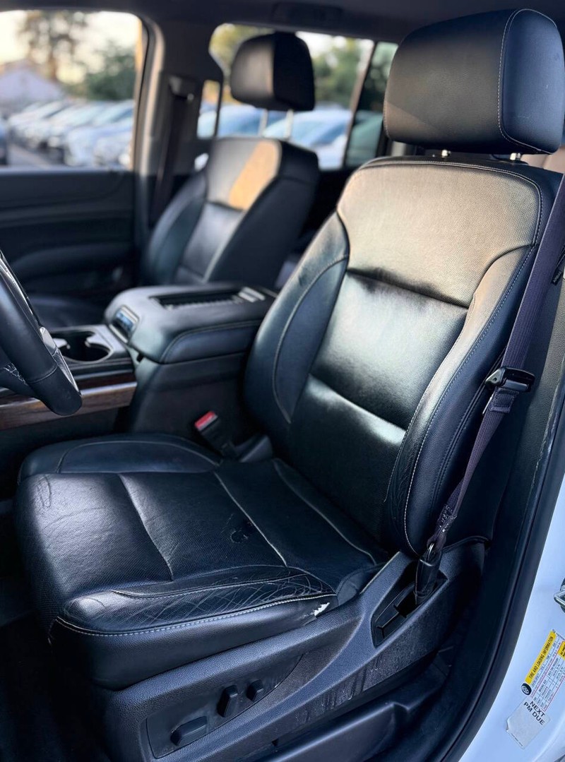 GMC Yukon XL Vehicle Full-screen Gallery Image 12