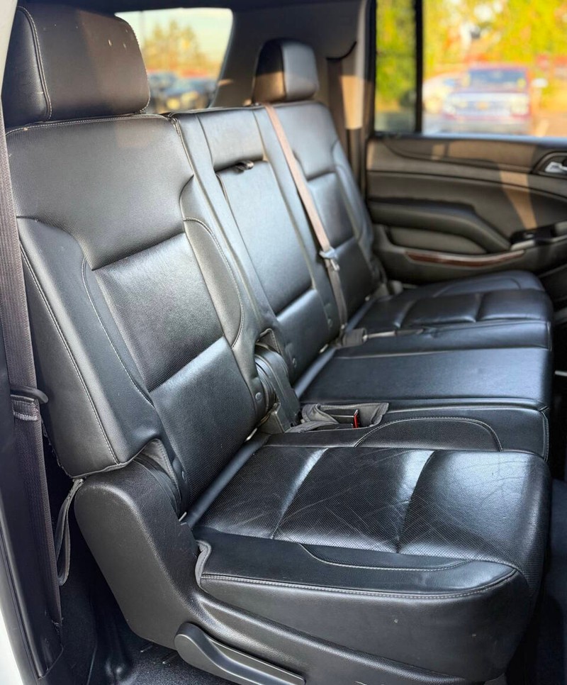 GMC Yukon XL Vehicle Full-screen Gallery Image 14