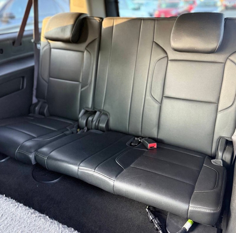 GMC Yukon XL Vehicle Full-screen Gallery Image 16
