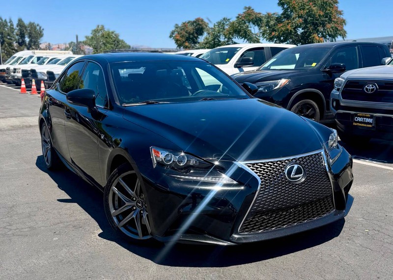 Lexus IS 200t Vehicle Full-screen Gallery Image 02