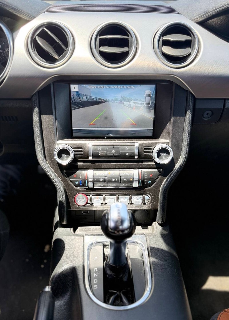 Ford Mustang Vehicle Full-screen Gallery Image 11