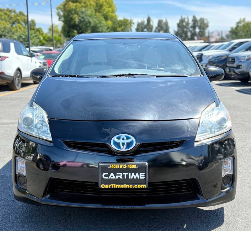Toyota Prius Vehicle Full-screen Gallery Image 02